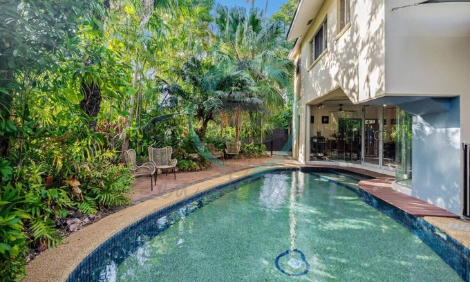 Fannie Bay House | Zen Serene Seascape: Family Pool ~ BBQ ~ Markets