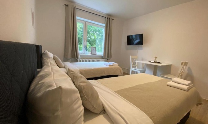 Neumuenster Apartment | Zentrale 3-Zimmer Wohnung mit Balkon - Perfekt für Monteure und Familien