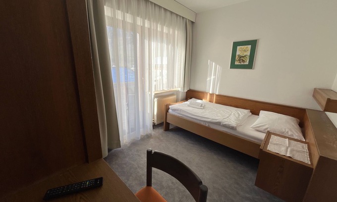 Obsteig Bed & Breakfast | Zimmer 12/1bett mit Balkon - Pension Alpina