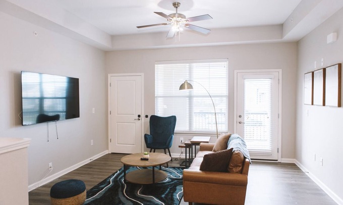 Zionsville Condo | Zionsville Luxury 1BR w/Balcony