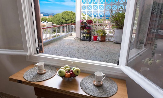 Nea Makri Apartment | Zoumperi Nea Makri 4-5 guest apt big balconies 5 min to beach