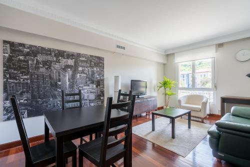 Deustuko San Pedro-Erribera Apartment | Zubia apartment by People Rentals