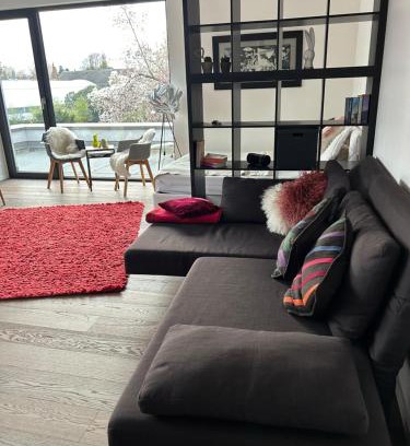 Muengersdorf Apartment | Zum EM Stadion zu Fuß - Luxus im Grünen