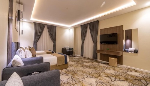 Deluxe Suite