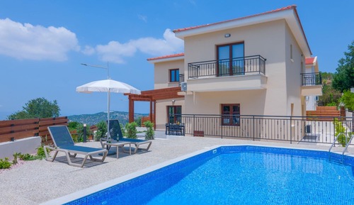 Villa, Smoking