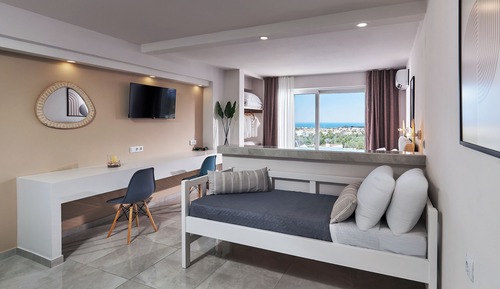 Superior Triple Suite Sea View