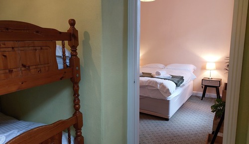 Family Room ((1 Double + Bunk Beds))
