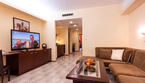 Deluxe Studio Suite