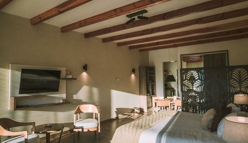 Studio (River/Mountain View)