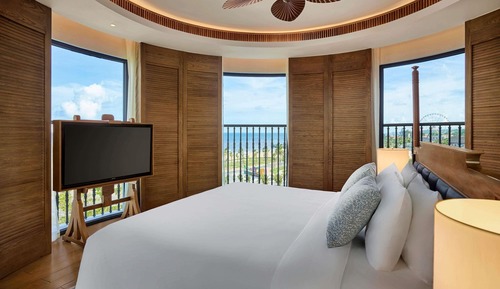 Suite, 1 King Bed, Sea View