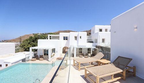 Maisonette with Hot Tub & Pool access