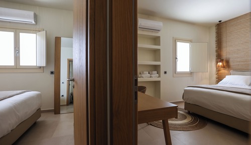 Executive Suite, Hot Tub