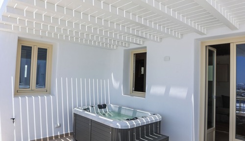 Superior Suite with Outdoor Hot Tub