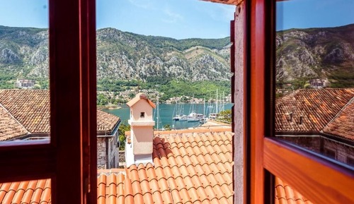 Room, Bay View