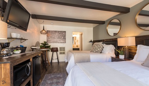 Room 6 - Queen & Double Room