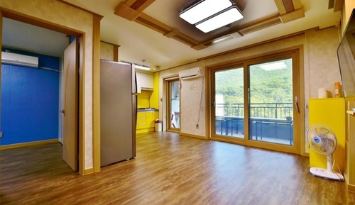 Room (Room 303-66)