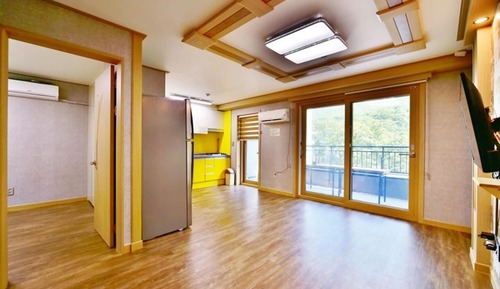 Room (Room 203-66)