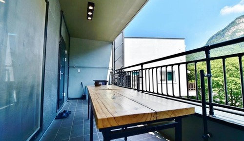 Room (Room 302-89)