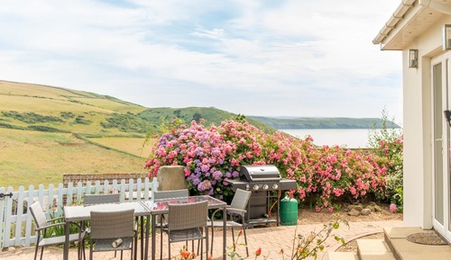 Apartment, Ensuite, Sea View (7 Min Walk To Beach)
