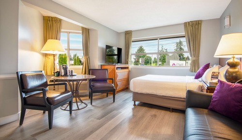 Room, 1 Queen Bed (Coast Queen Studio Suite with Kitchenette)