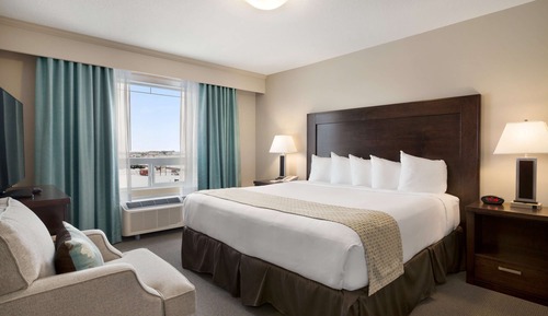 Suite, 1 King Bed, Non Smoking (One-Bedroom)
