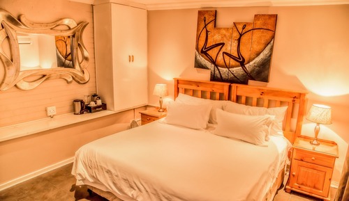 Room 9 - Smoking Twin Room (7)