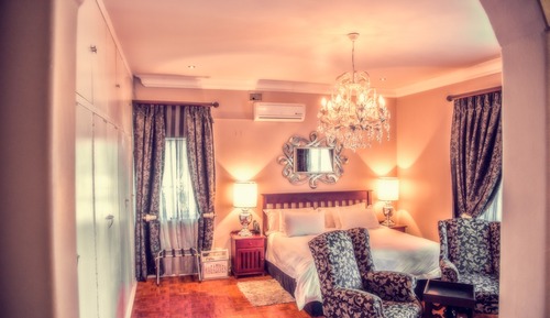 Room 1 - Deluxe Queen Suite (1)