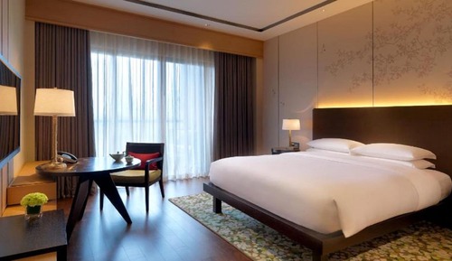 Standard Room, 1 King Bed
