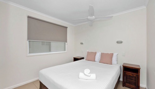 Deluxe Cabin - Sleeps 4 - Dog Friendly