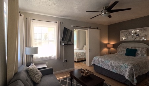 Suite (Poolside Queen #1)