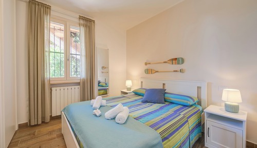 Family Apartment, 2 Bedrooms, Mountainside (La Casa Accanto With Shared Pool)