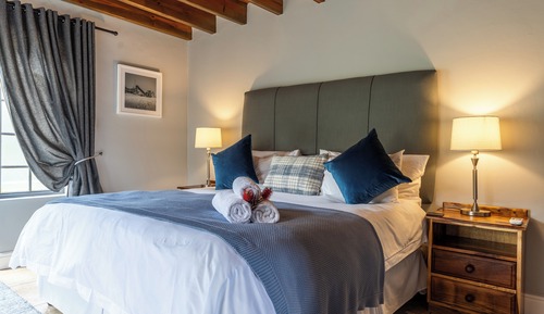 Luxury Cottage, 2 Bedrooms, Mountain View, Poolside