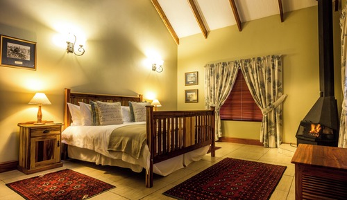 Deluxe Chalet, 2 Bedrooms, Fireplace, Mountain View