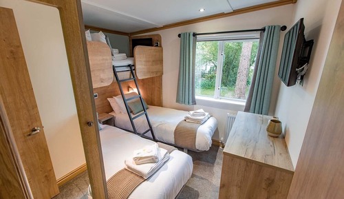 Zen, Hot Tub 7 (5+2)