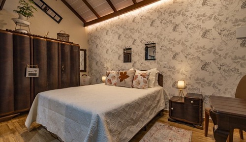 Deluxe Room, Jetted Tub