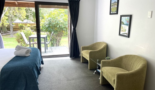 Deluxe Studio, 1 Queen Bed, Garden Area