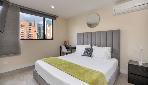 Apartment (706)