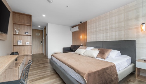 Studio Suite (1317)
