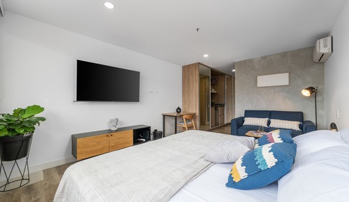 Studio Suite (1402)