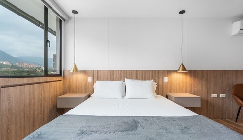 Studio Suite (1013)