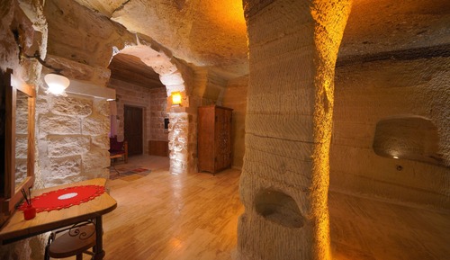 Honeymoon Cave Suite