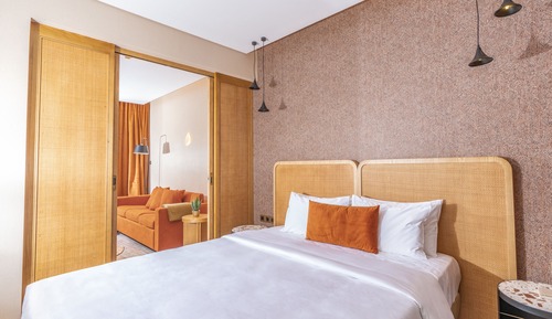 Deluxe King Suite