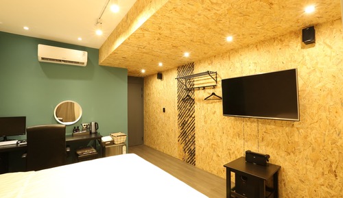Premier Room