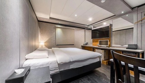 Economy Room