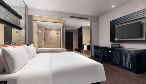 Deluxe Room, 1 King Bed, Non Smoking