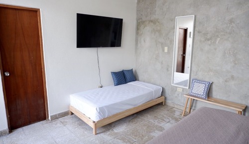 Basic Room (Opal)