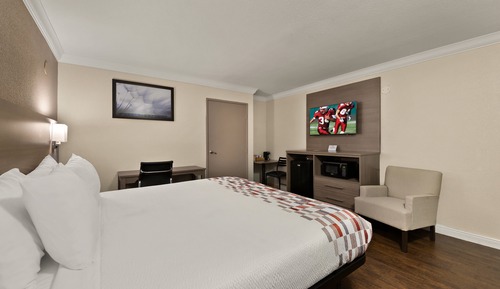 Superior Room, 1 King Bed, Accessible, Non Smoking (Roll-In-Shower)