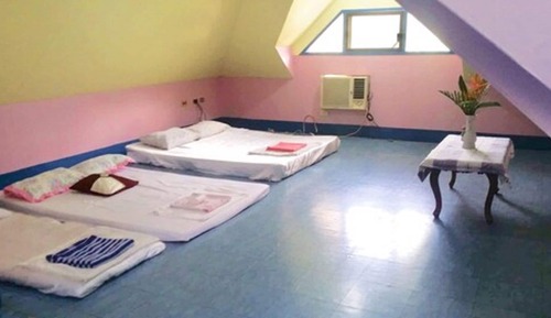 Economy Room