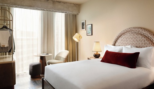 Roomy - Skyline View