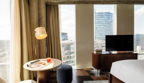 Roomy Corner - Skyline View